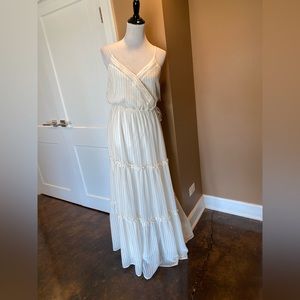 Aura dress new with tag size medium